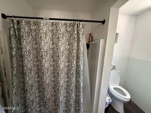 Bath - 22107 Barbacoa Dr, Saugus, CA 91350 photo 3 of 5