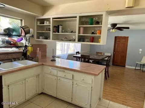 Kitchen - 22107 Barbacoa Dr, Saugus, CA 91350 photo 4 of 5