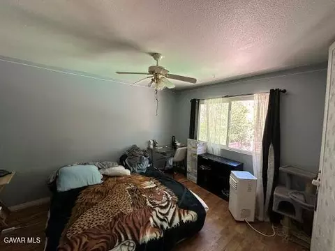 Bedroom - 22107 Barbacoa Dr, Saugus, CA 91350 photo 6 of 7