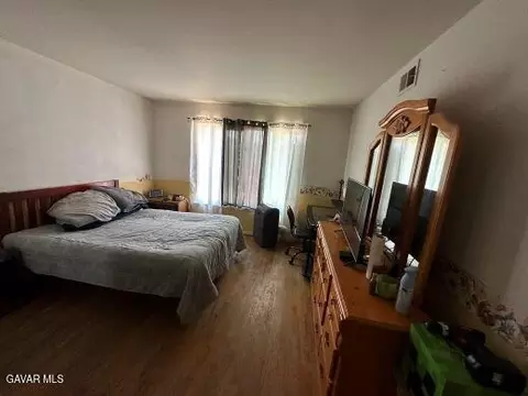 Bedroom - 22107 Barbacoa Dr, Saugus, CA 91350 photo 4 of 7