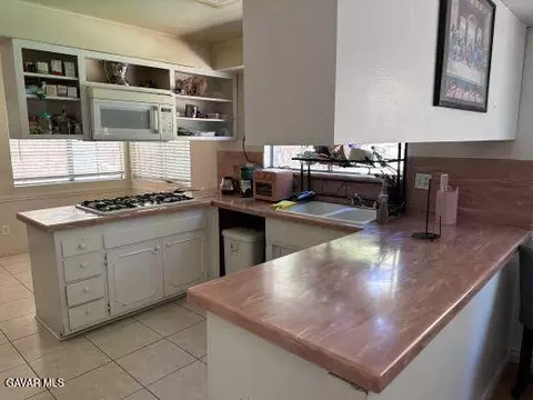 Kitchen - 22107 Barbacoa Dr, Saugus, CA 91350 photo 3 of 5