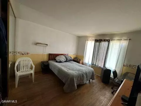 Bedroom - 22107 Barbacoa Dr, Saugus, CA 91350 photo 5 of 7