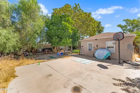 Exterior - 44709 Fig Ave, Lancaster, CA 93534 photo 13 of 16
