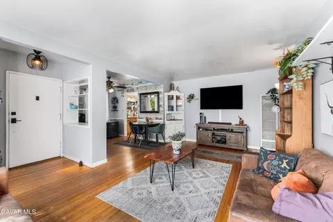 Living - 44709 Fig Ave, Lancaster, CA 93534 photo 3 of 3