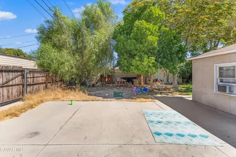 Exterior - 44709 Fig Ave, Lancaster, CA 93534 photo 14 of 16