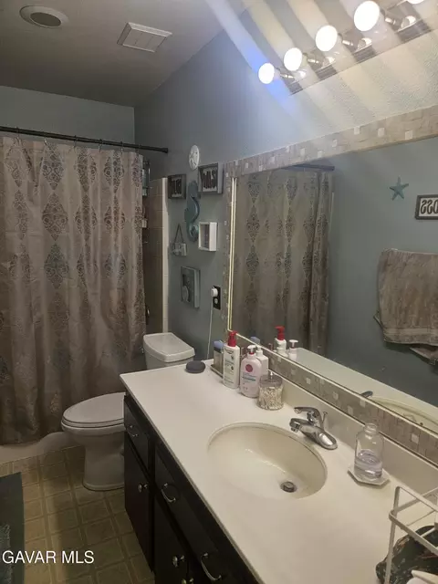 Bath - 1054 E Avenue K-11, Lancaster, CA 93535 photo 4 of 5