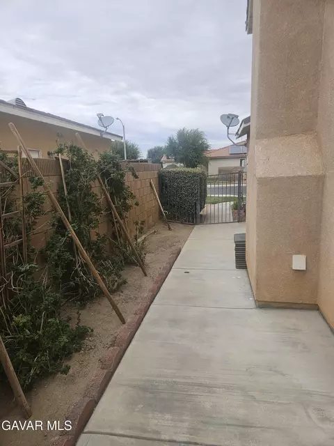 Exterior - 1054 E Avenue K-11, Lancaster, CA 93535 photo 4 of 12
