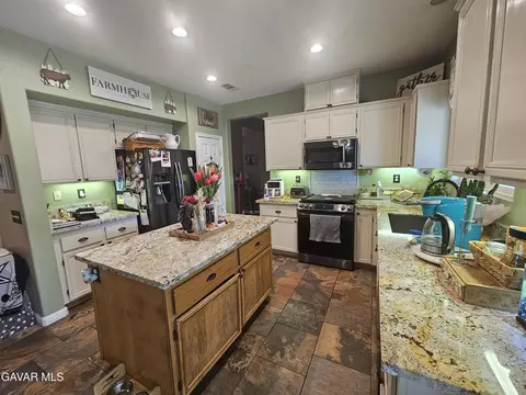 Kitchen - 1054 E Avenue K-11, Lancaster, CA 93535 photo 3 of 5