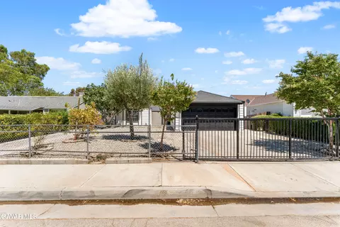 45826 Desert Springs Dr, Lancaster, CA 93534