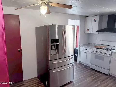 Kitchen - 1301 E Avenue I #SPC 233, Lancaster, CA 93535 photo 6 of 6