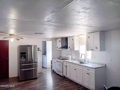 Kitchen - 1301 E Avenue I #SPC 233, Lancaster, CA 93535 photo 5 of 6