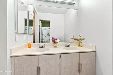 Bath - 5344 Sunburst Dr, Palmdale, CA 93552 photo 2 of 3