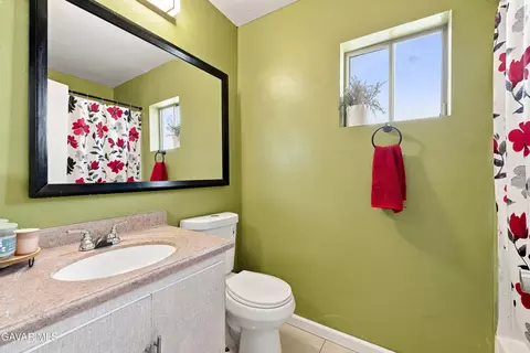 Bath - 5344 Sunburst Dr, Palmdale, CA 93552 photo 3 of 3