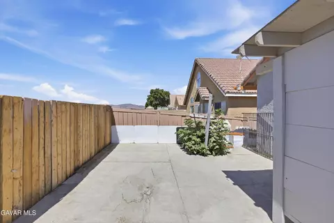 Exterior - 5344 Sunburst Dr, Palmdale, CA 93552 photo 2 of 4