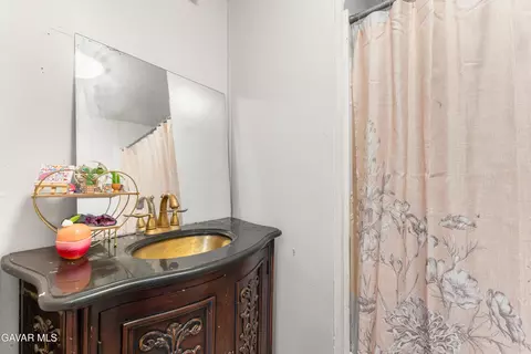 Bath - 1617 E Avenue I #42, Lancaster, CA 93535 photo 1 of 2