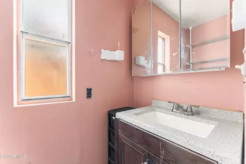 Bath - 1617 E Avenue I #42, Lancaster, CA 93535 photo 2 of 2