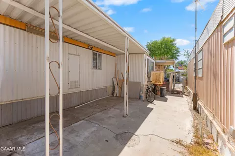 Exterior - 1617 E Avenue I #42, Lancaster, CA 93535 photo 6 of 7