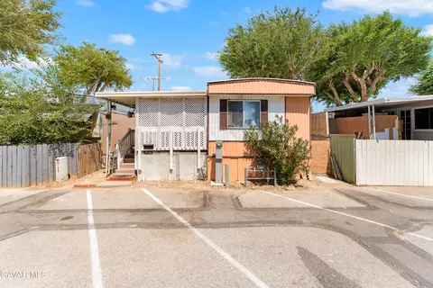 Exterior - 1617 E Avenue I #42, Lancaster, CA 93535 photo 3 of 7