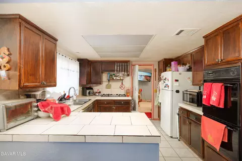 Kitchen - 38605 Bitter Root Rd, Palmdale, CA 93550 photo 1 of 1