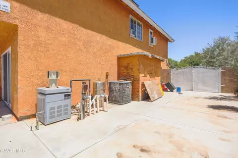 Exterior - 38605 Bitter Root Rd, Palmdale, CA 93550 photo 5 of 7