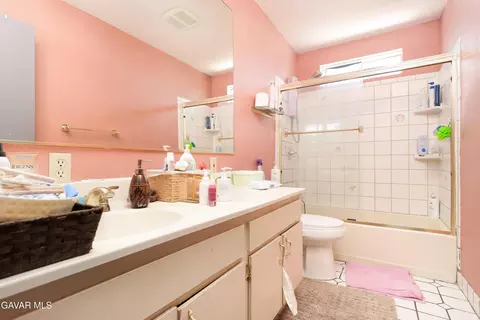 Bath - 38605 Bitter Root Rd, Palmdale, CA 93550 photo 1 of 4