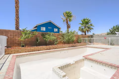 Exterior - 38605 Bitter Root Rd, Palmdale, CA 93550 photo 6 of 7