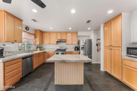 Kitchen - 45554 Robinson Dr, Lancaster, CA 93535 photo 4 of 7