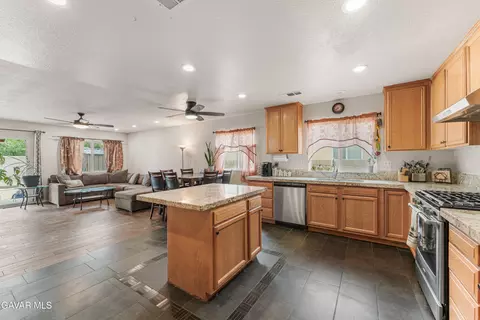 Kitchen - 45554 Robinson Dr, Lancaster, CA 93535 photo 3 of 7