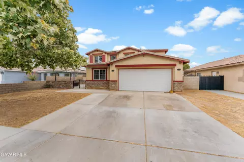 Exterior - 45554 Robinson Dr, Lancaster, CA 93535 photo 2 of 8