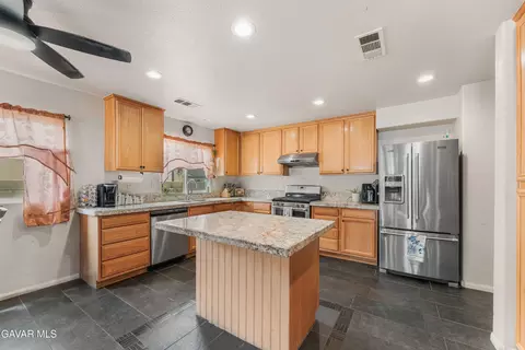 Kitchen - 45554 Robinson Dr, Lancaster, CA 93535 photo 5 of 7