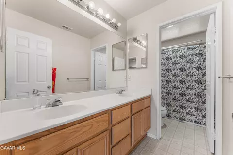 Bath - 45554 Robinson Dr, Lancaster, CA 93535 photo 3 of 4