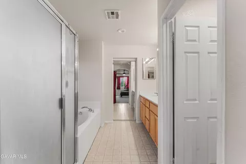 Bath - 45554 Robinson Dr, Lancaster, CA 93535 photo 2 of 4