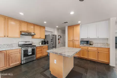 Kitchen - 45554 Robinson Dr, Lancaster, CA 93535 photo 2 of 7