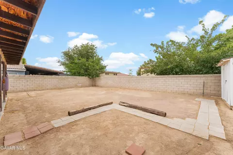 Exterior - 45554 Robinson Dr, Lancaster, CA 93535 photo 5 of 8
