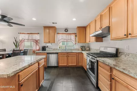 Kitchen - 45554 Robinson Dr, Lancaster, CA 93535 photo 1 of 7
