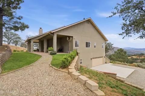 Exterior - 20526 Oak Pass Ave, Tehachapi, CA 93561 photo 3 of 14