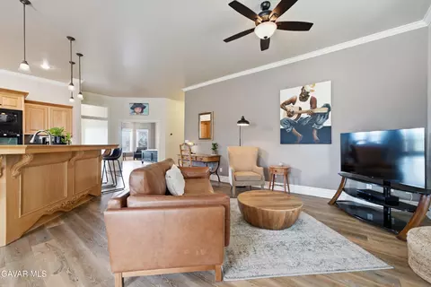 Living - 20526 Oak Pass Ave, Tehachapi, CA 93561 photo 1 of 1