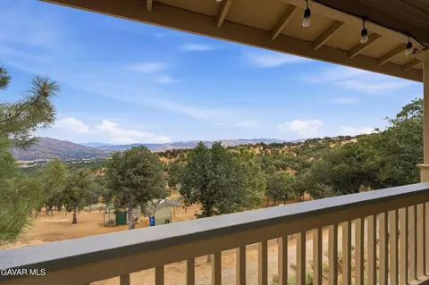 Exterior - 20526 Oak Pass Ave, Tehachapi, CA 93561 photo 9 of 14