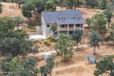 Exterior - 20526 Oak Pass Ave, Tehachapi, CA 93561 photo 13 of 14