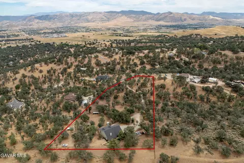 View/Area - 20526 Oak Pass Ave, Tehachapi, CA 93561 photo 1 of 9