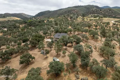 View/Area - 20526 Oak Pass Ave, Tehachapi, CA 93561 photo 8 of 9