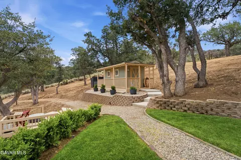 Exterior - 20526 Oak Pass Ave, Tehachapi, CA 93561 photo 4 of 14