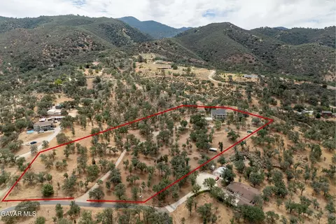 View/Area - 20526 Oak Pass Ave, Tehachapi, CA 93561 photo 4 of 9