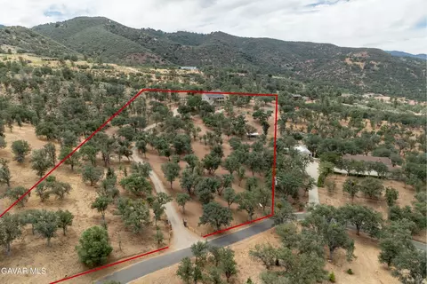View/Area - 20526 Oak Pass Ave, Tehachapi, CA 93561 photo 6 of 9