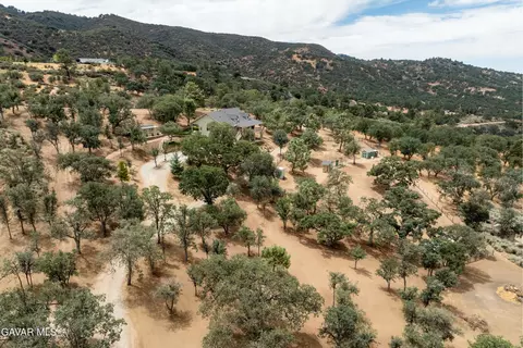 View/Area - 20526 Oak Pass Ave, Tehachapi, CA 93561 photo 7 of 9