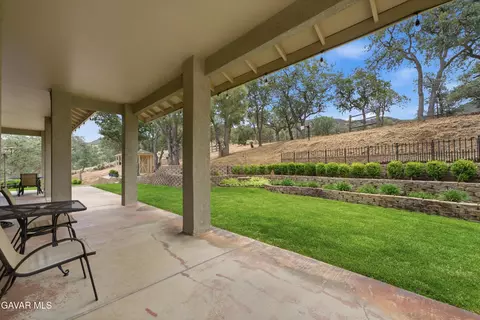 Exterior - 20526 Oak Pass Ave, Tehachapi, CA 93561 photo 5 of 14