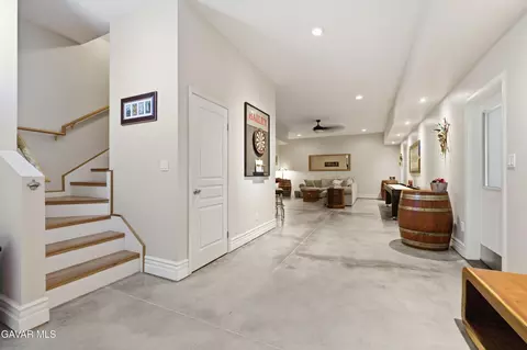 Entry Way - 20526 Oak Pass Ave, Tehachapi, CA 93561 photo 3 of 5