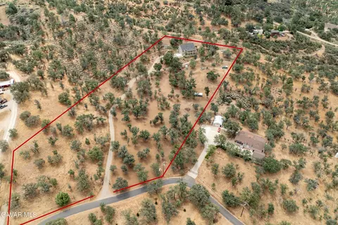 View/Area - 20526 Oak Pass Ave, Tehachapi, CA 93561 photo 2 of 9