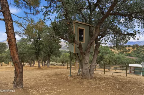 Exterior - 20526 Oak Pass Ave, Tehachapi, CA 93561 photo 7 of 14