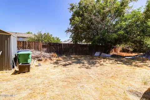 Exterior - 1307 Marion Ave, Lancaster, CA 93535 photo 4 of 6